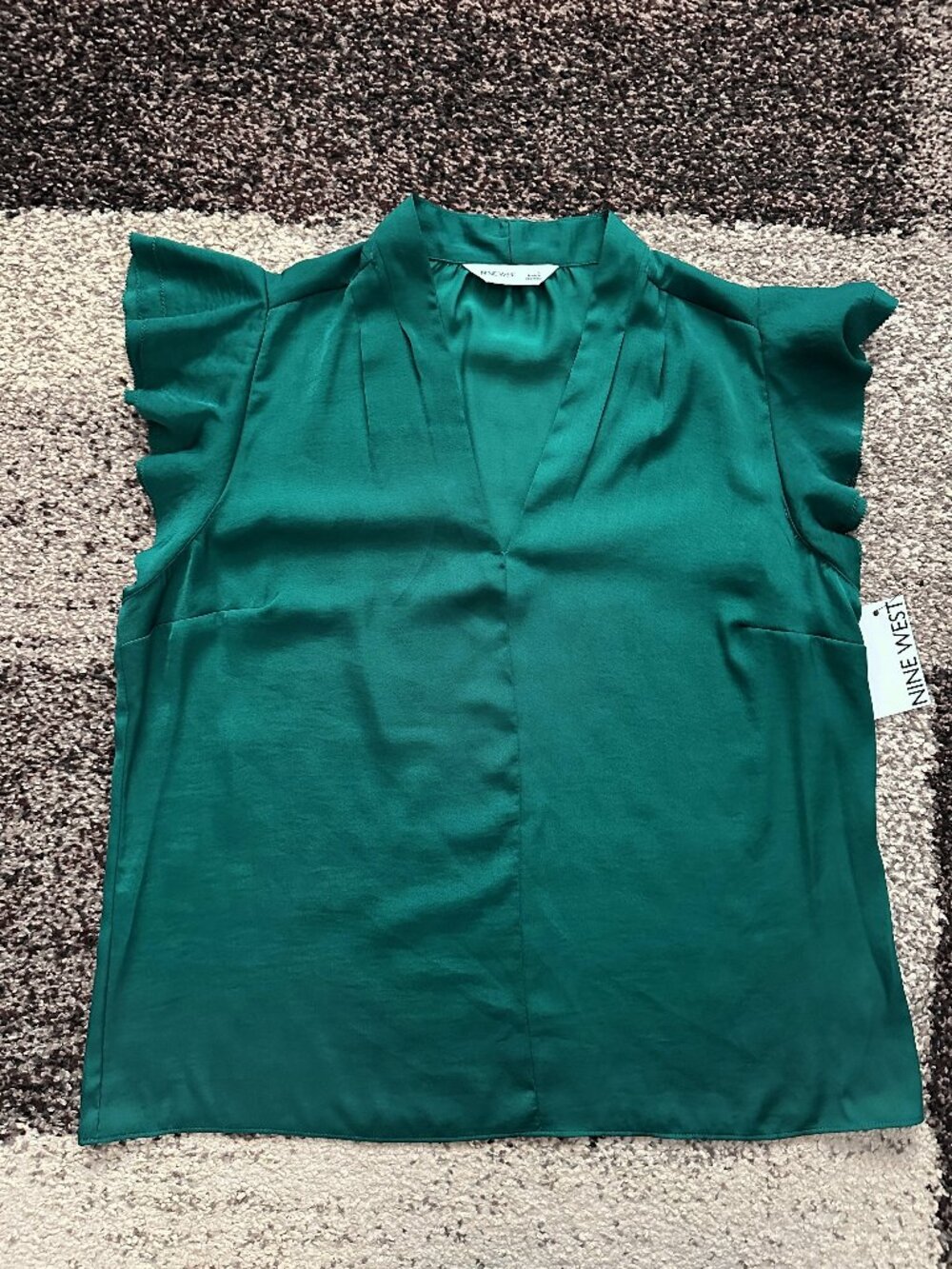 NINE WEST (L) Tiki Green Flutter Sleeve Blouse Satin Ruffle V-Neck Emerald Pine